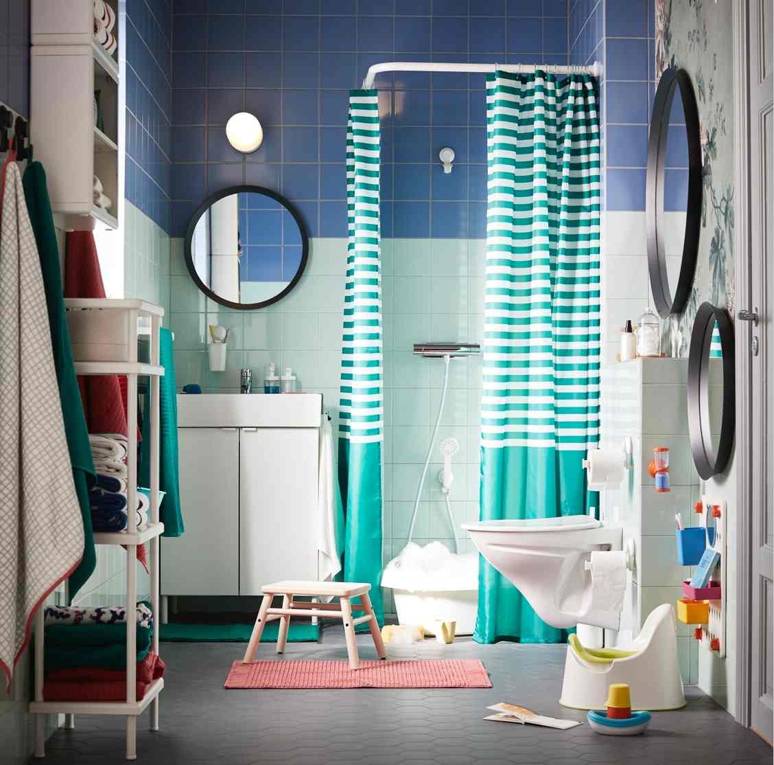 Ikea Badezimmer Family aus dem neuen 2020 Katalog Badschränke Set mit Spiegel Ideen für kleine Räume mit Dusche