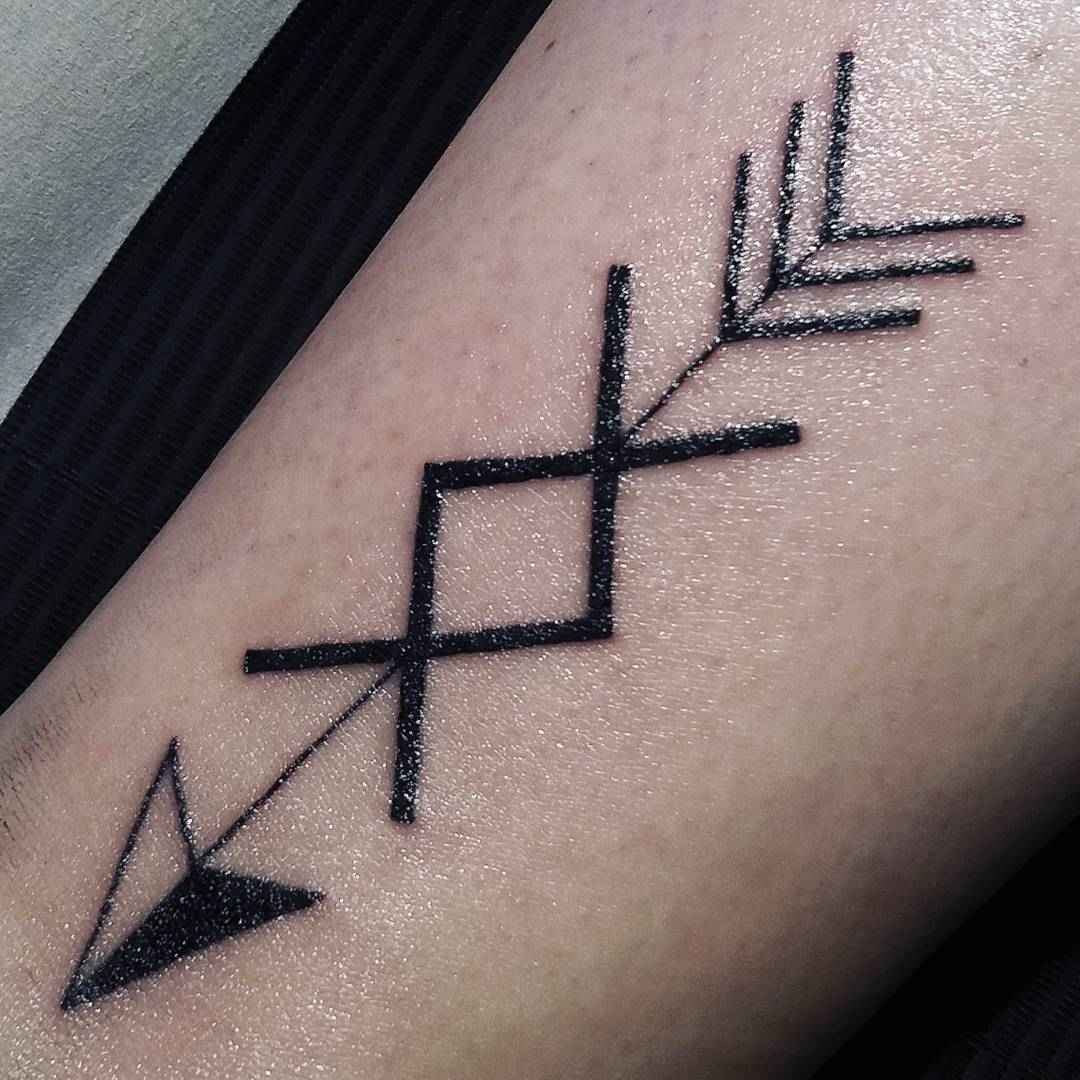 Inguz Vikinger Tattoodesign Arrow Meaning