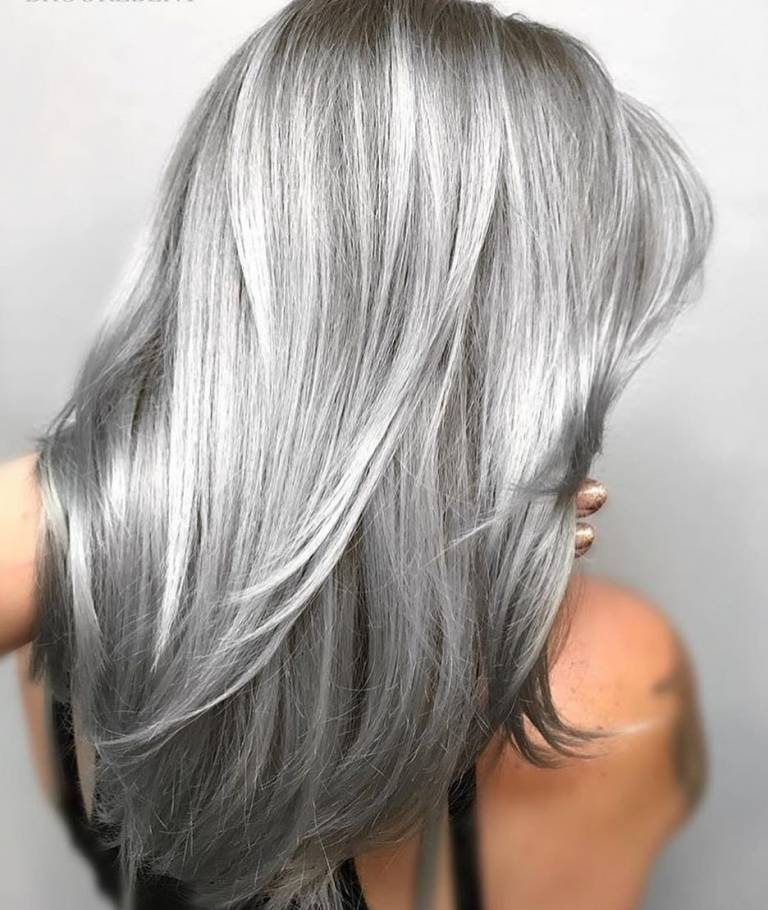 Kann man dunkle Haare grau färben Blondierung schädlich Haarpflege Haarkur