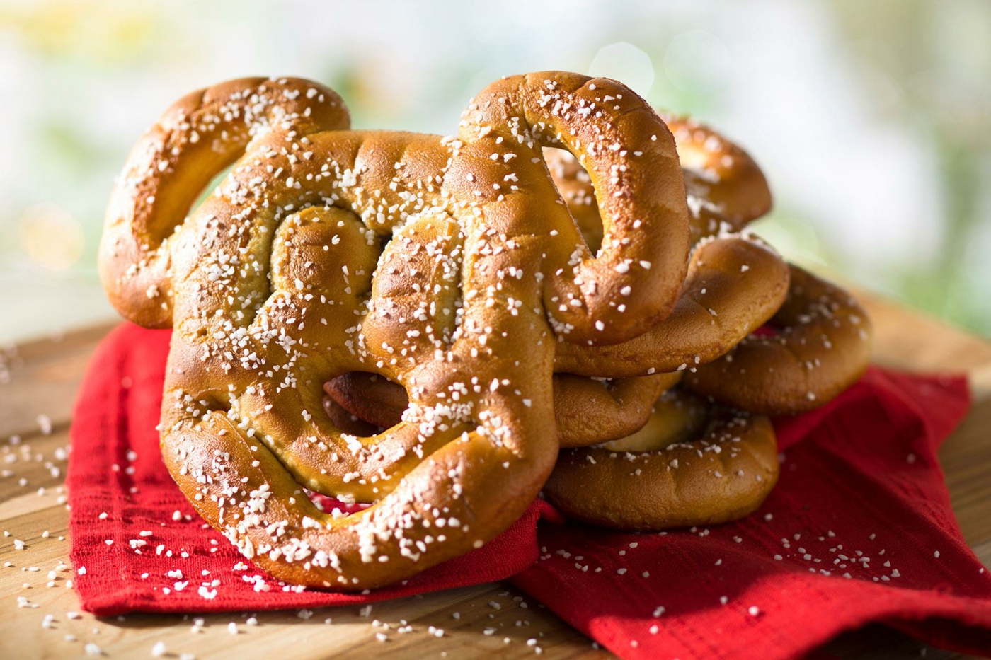 Laugengebäck selber machen mit und ohne Lauge - Rezepte & Formideen Laugengebäck selber machen mit und ohne Lauge - Rezepte & Formideen