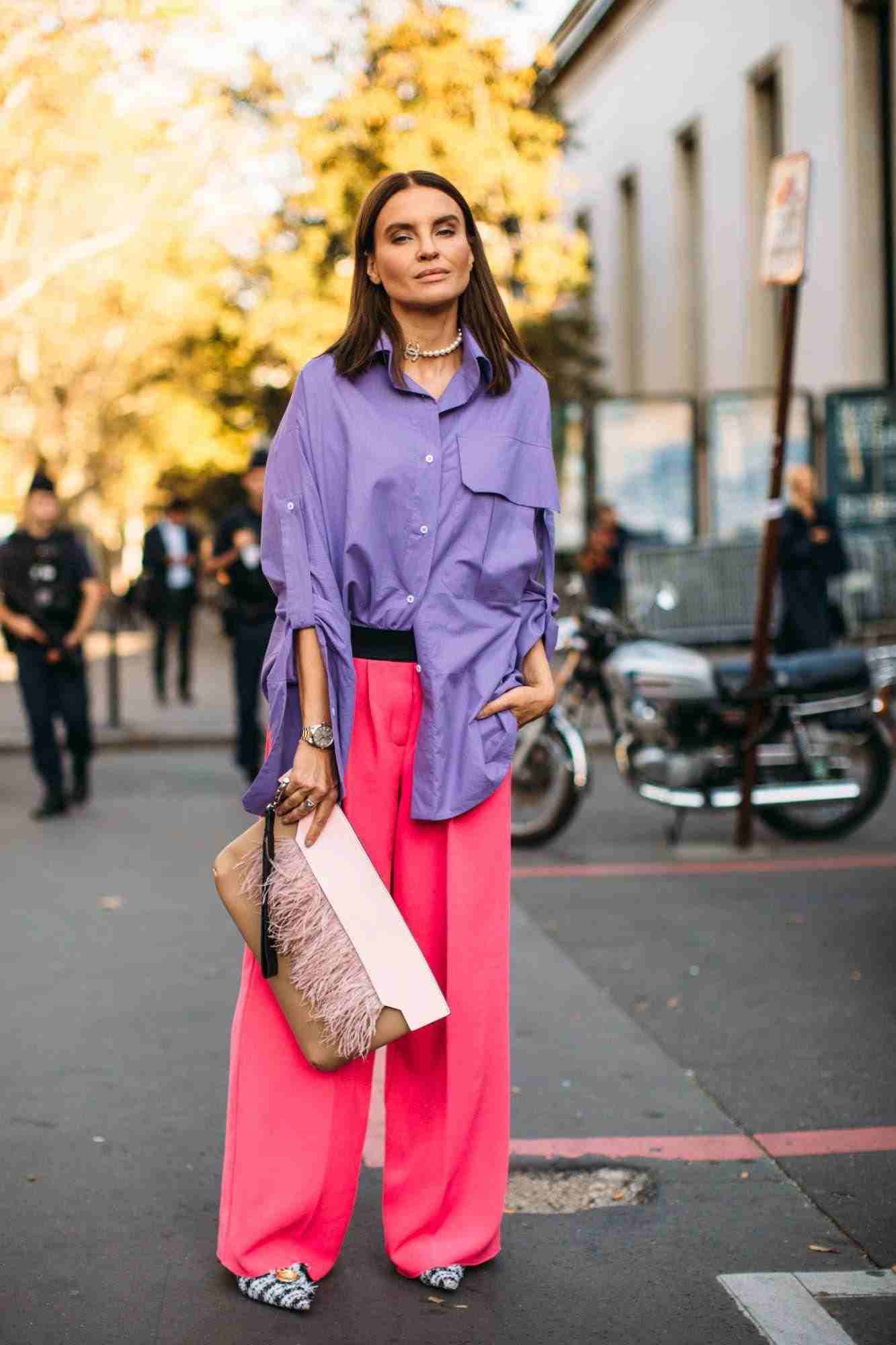 Millenial Purple Trend Color Autumn Outfit Ideas for Women White Pants Combine