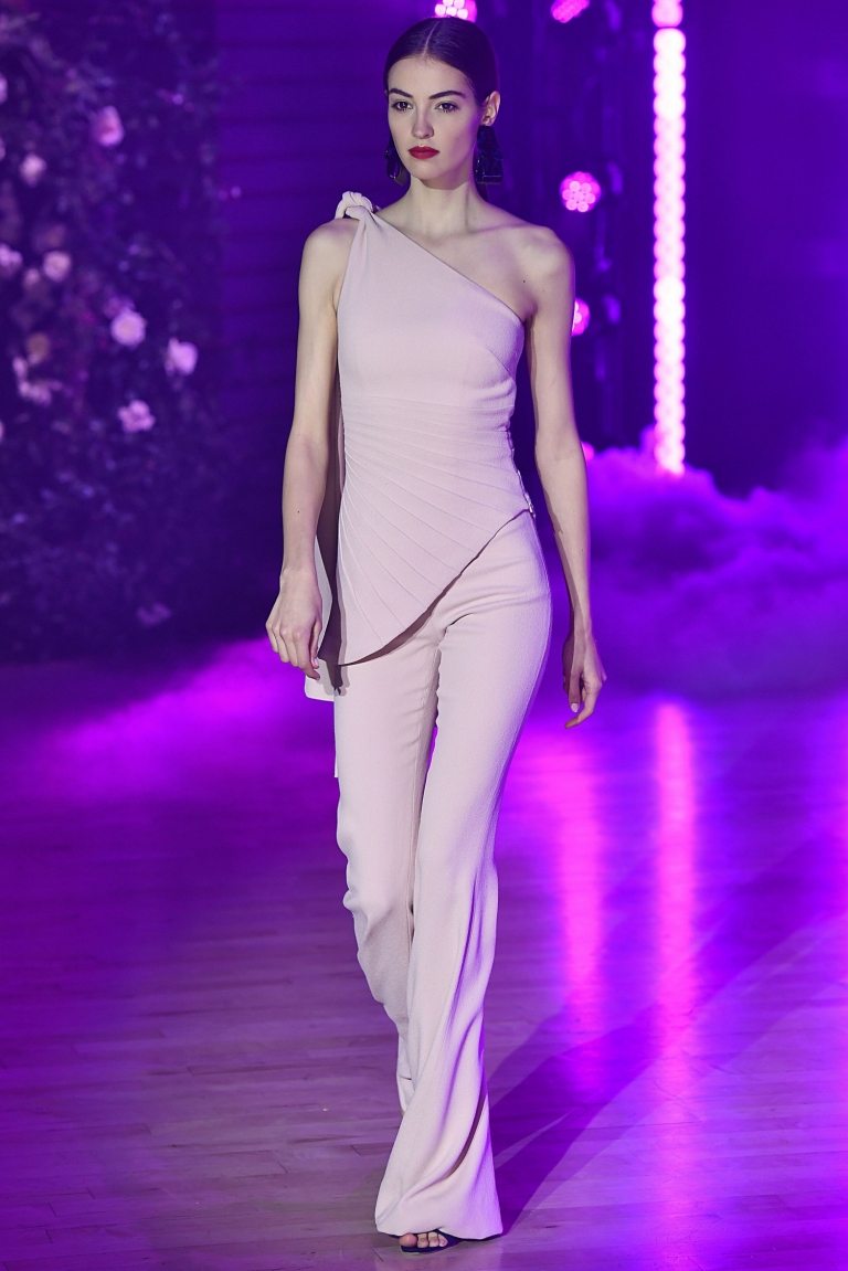 Millennial Purple Outfit Monochrome Look Ideen für Frauen