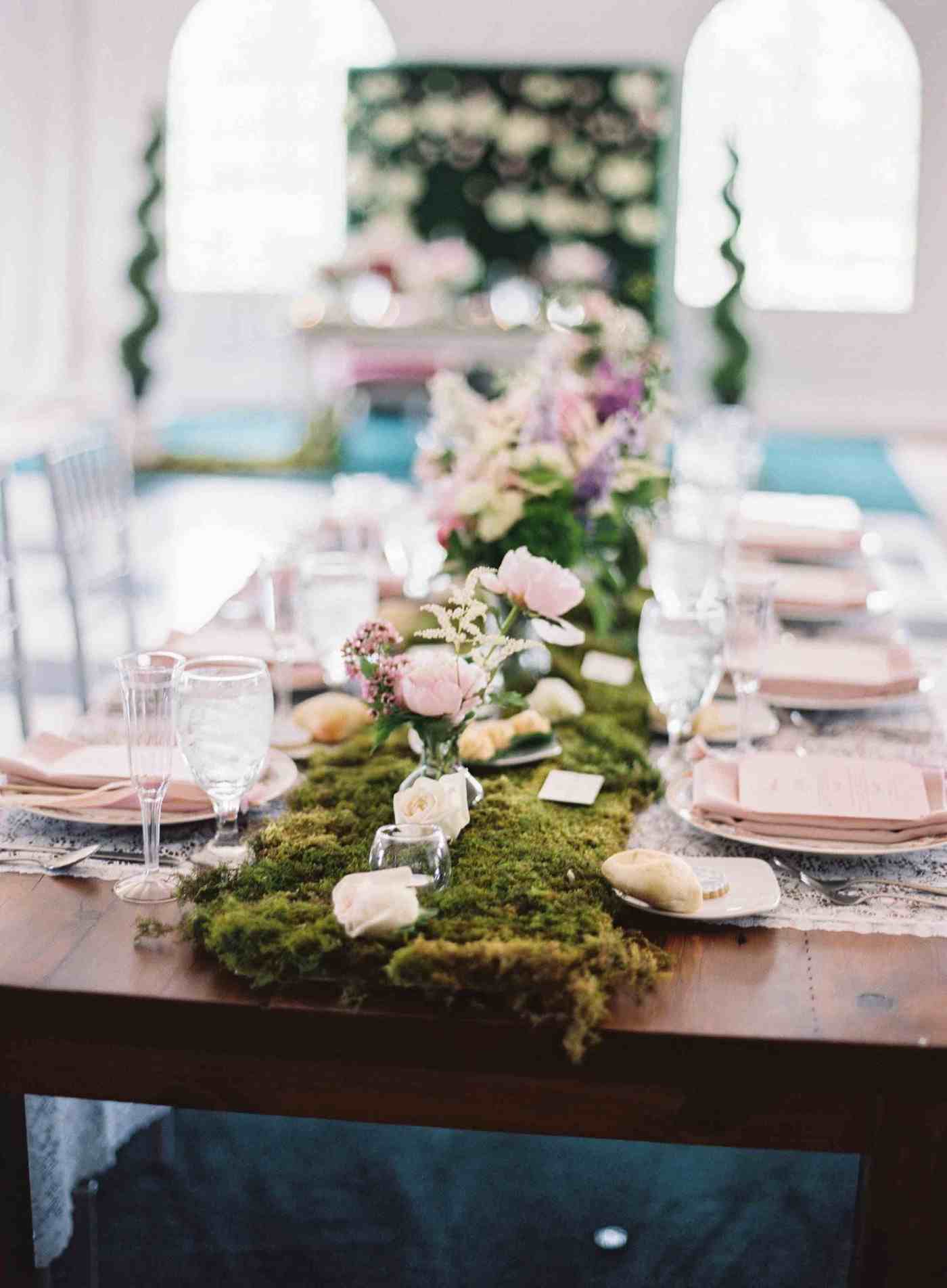 Moos-Tischläufer künstlich Dekoideen einfach Hochzeit im Herbst