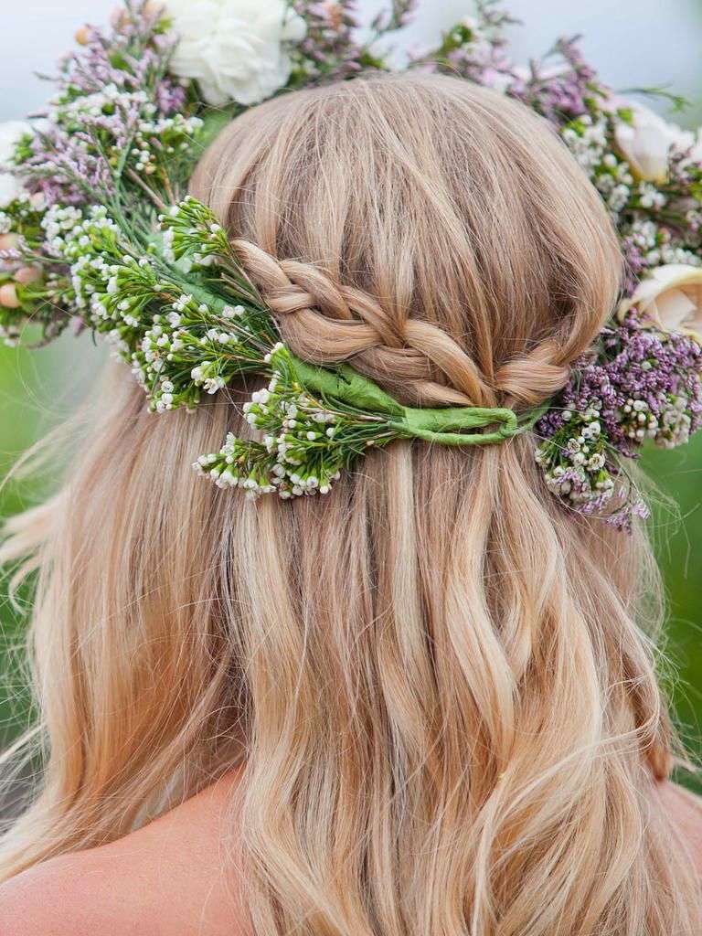 Oktoberfest Frisur Mit Blumenkranz : Frisuren Oktoberfest Blumenband Blumenkranz Zuhause Ihnen Nachmachen Zeigen Flechtfrisuren Schoensten