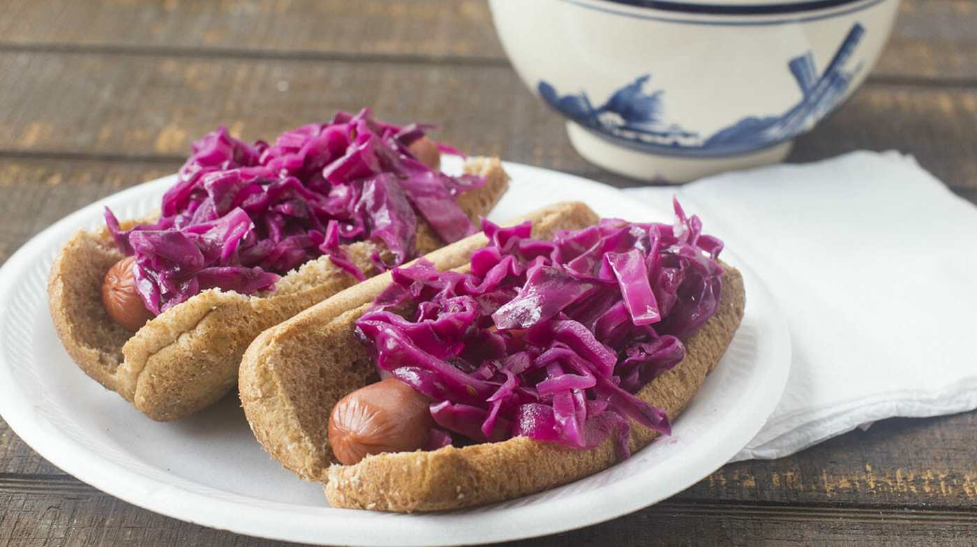Prepare cabbage sauerkraut for sandwiches, burgers or hot dogs