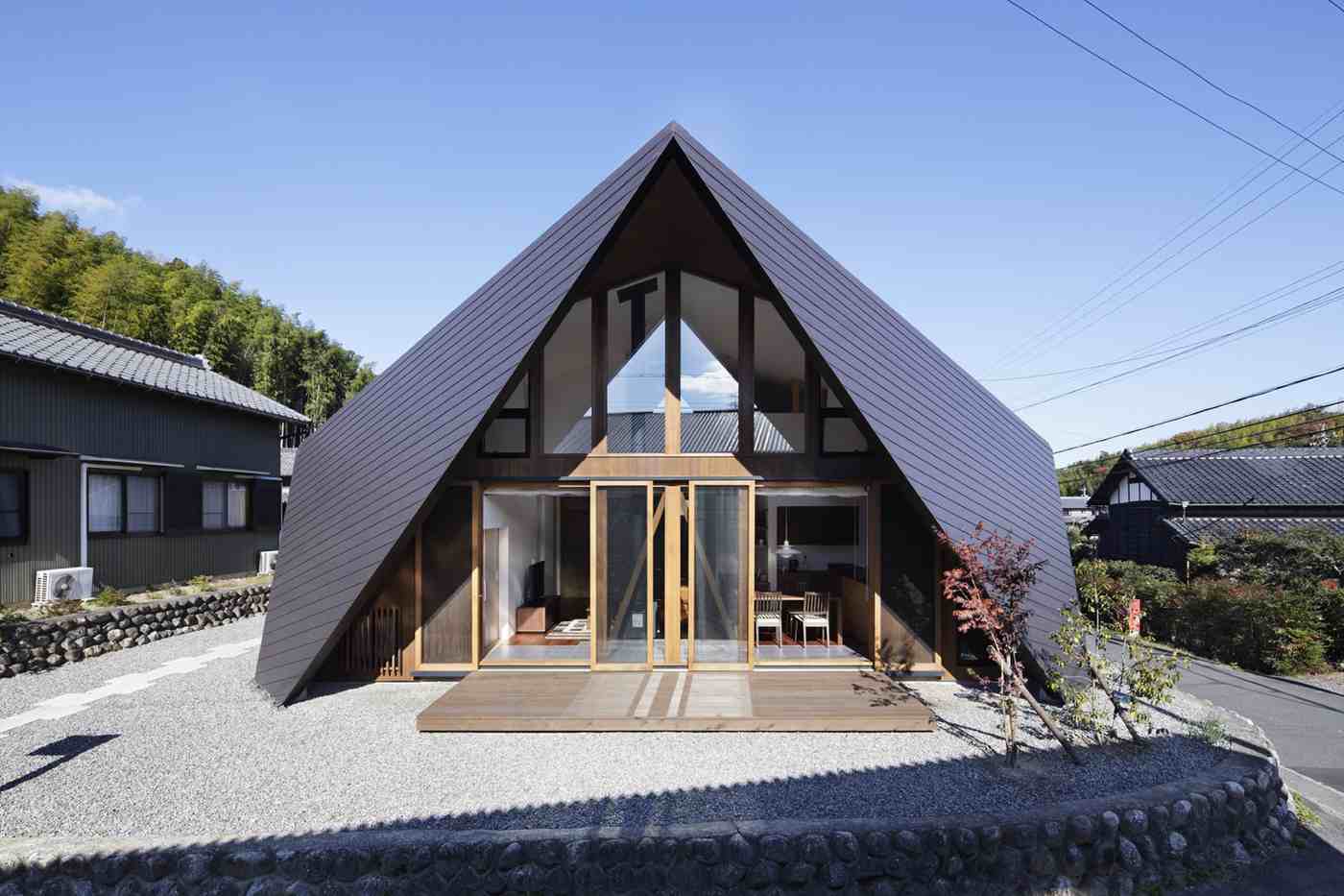 Saddle roof house with modern construction Example for a covered terrace with search protection and sun protection on two floors