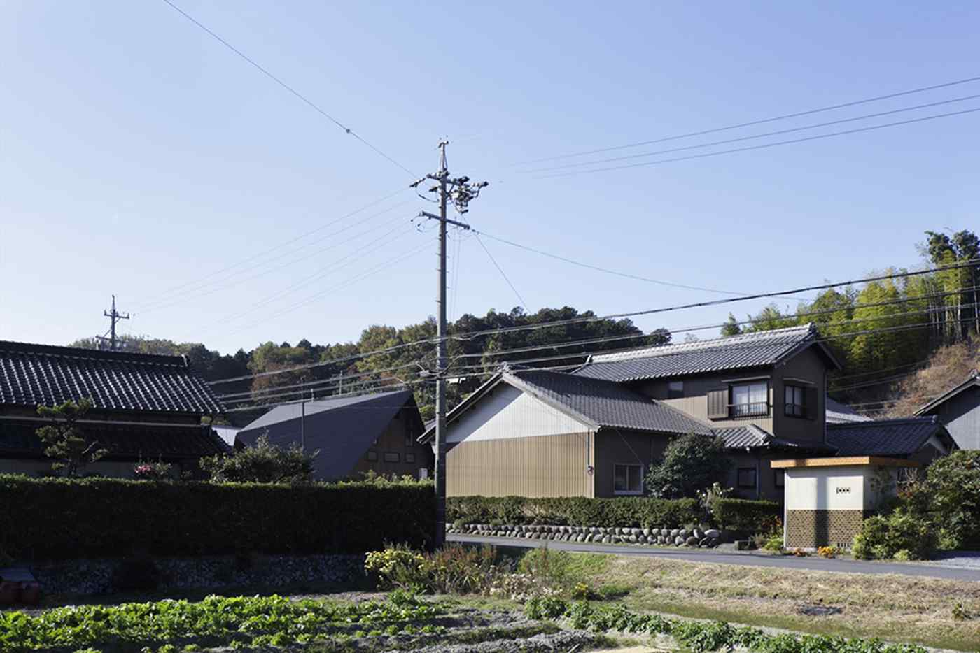 Family houses in Japan modern and functional architecture with wood cladding in the facade and a saddle roof