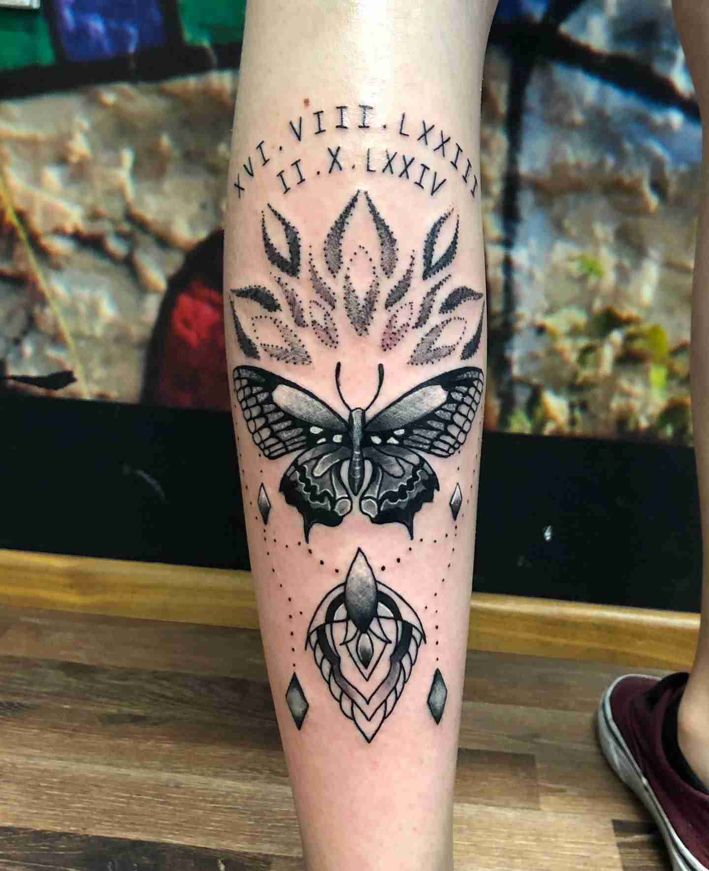 Schmetterling Ornament Tattoo Fußtattoo Ideen Frau Tattoodesign
