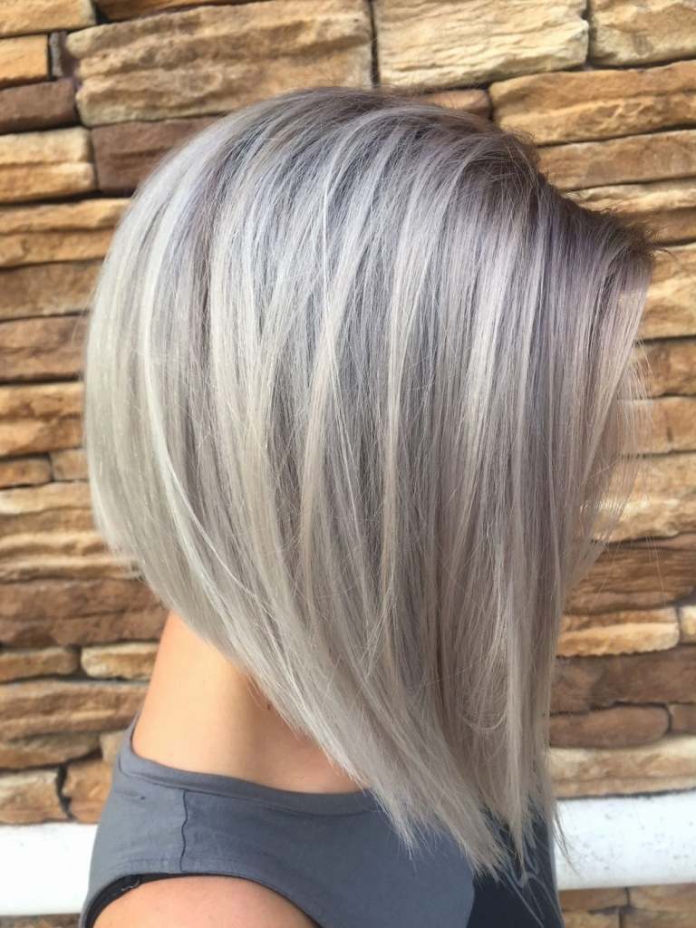 Silber Haare grau Haarfarbe Strähnen long Bob Frisur asymmetrisch Frisuren Ideen schnell einfach