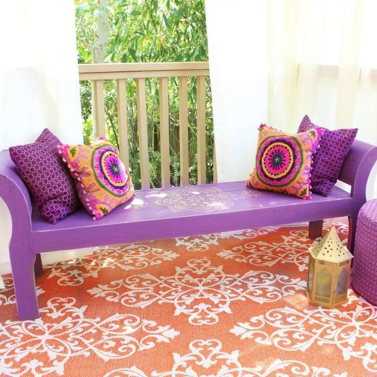 Sitzbank selber bauen einfach Terrassenmöbel DIY marokkanischer Teppich Dekoideen