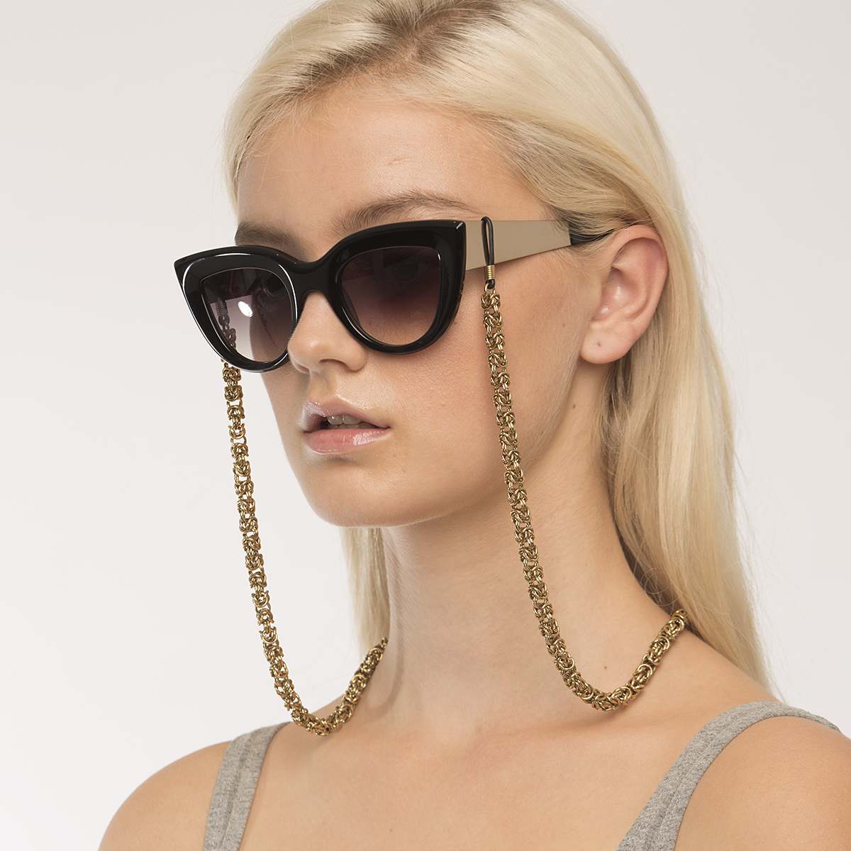 Sonnenbrillen Ketten Modetrends Accessoires Frauen platinblond Haarfarbe