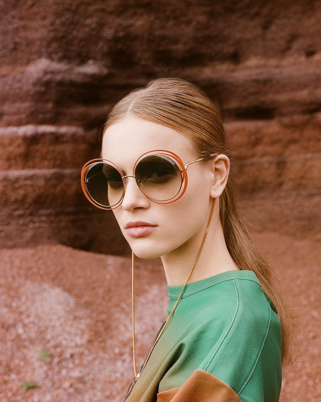 Sonnenbrillen Ketten Modetrends Frauen Kupfer Haarfarbe lange Haare