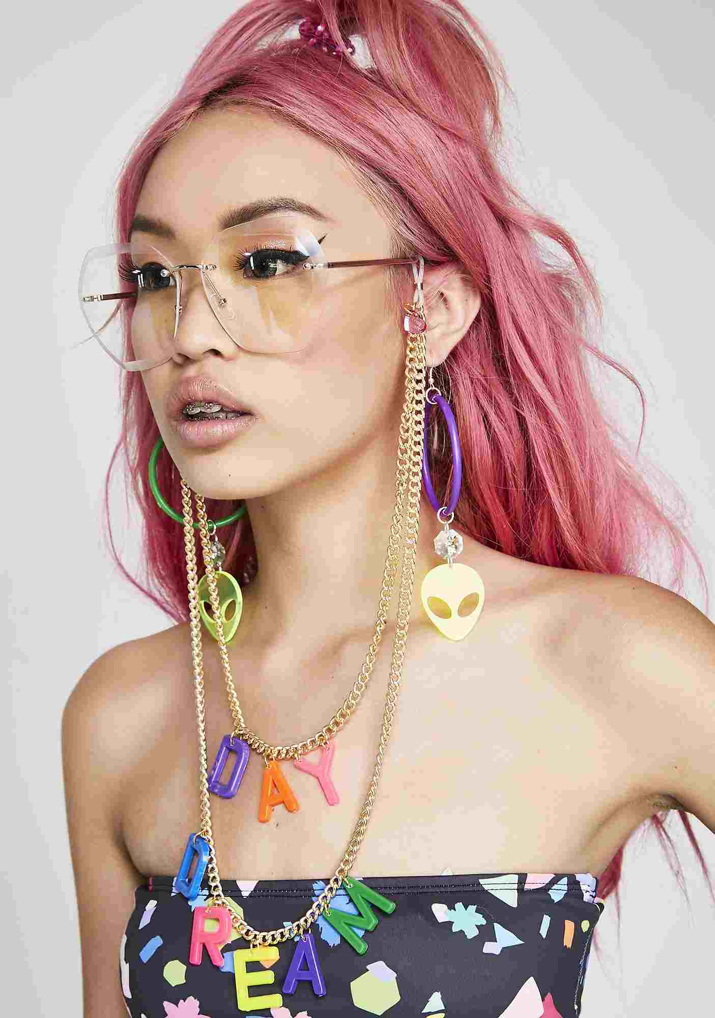 Sonnenbrillen Ketten Trend Modeaccessoires Frauen rosa Haarfarbe pastell Haartrends