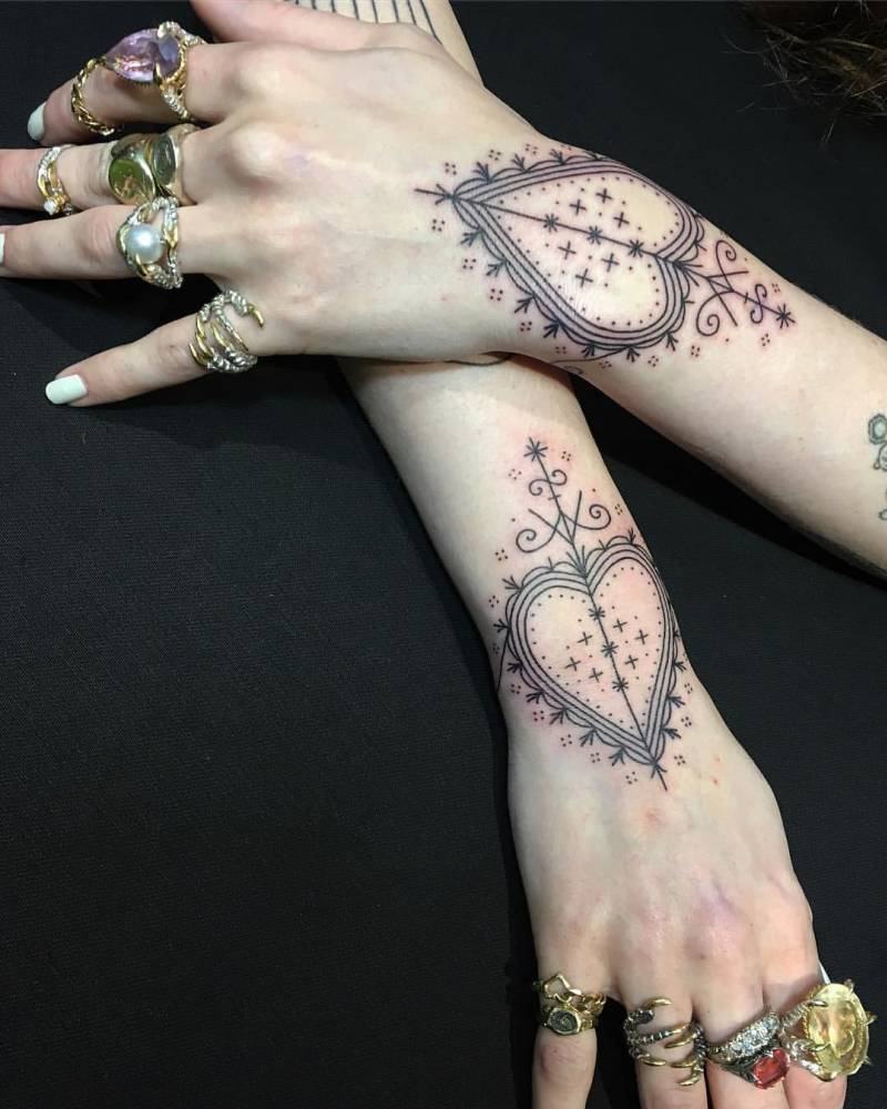 Tattoo Ornament Vorlagen Tattoodesign Frau klein Tattootrends