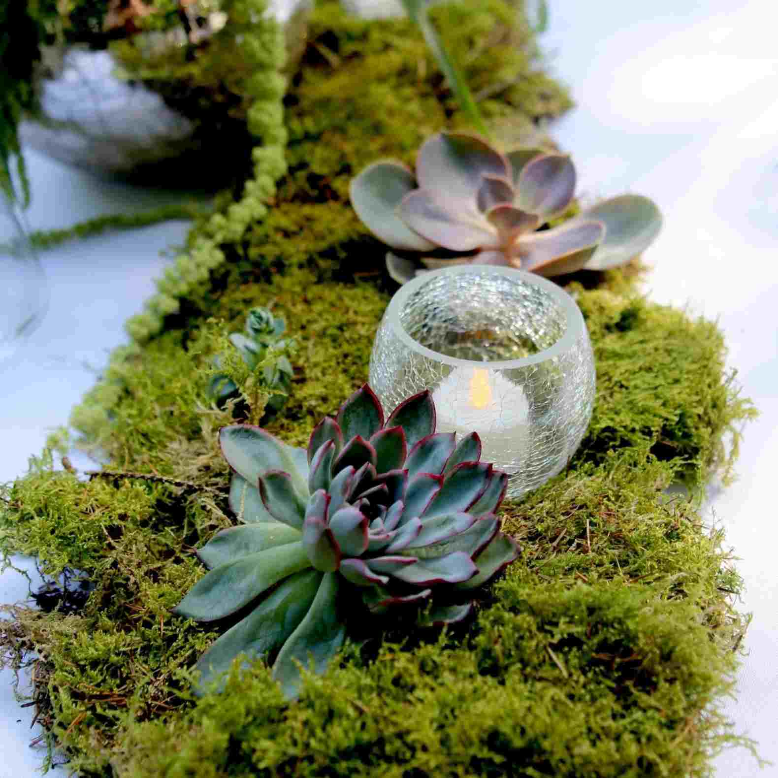 Organize a table deco with a lot of the same green wedding