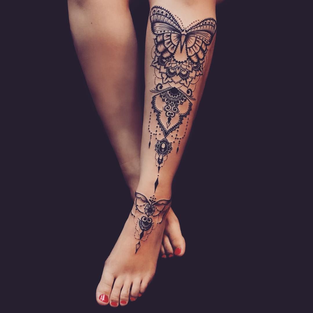 Tätowierung am Bein Frau Ideen Schmetterling Mandala Tattoodesign Bedeutung