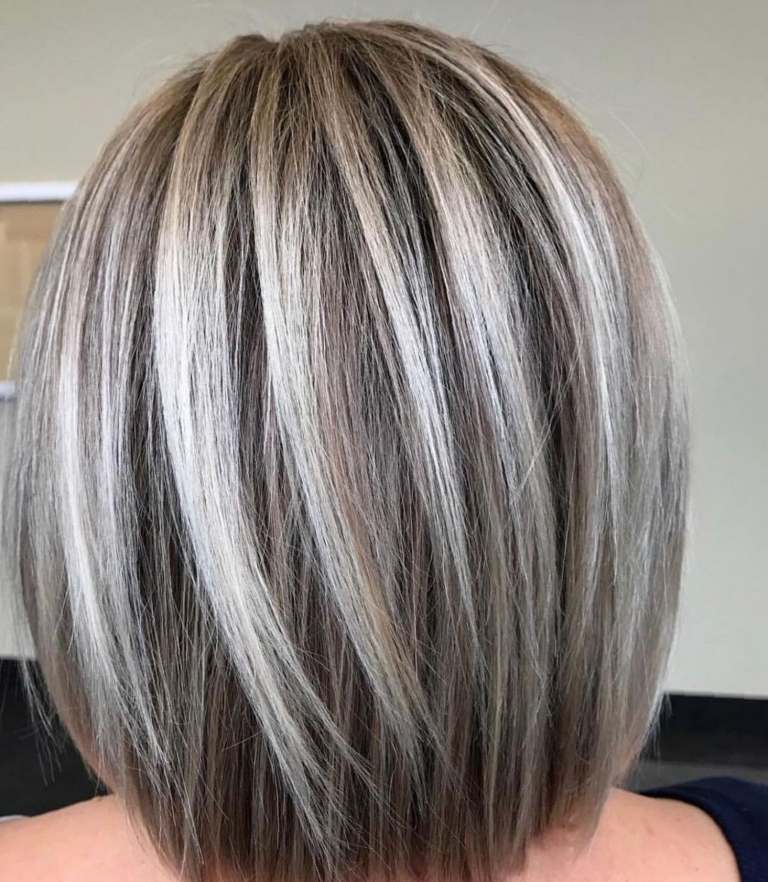 graue Strähnen färben long Bob Frisur Haarschnitt Trends