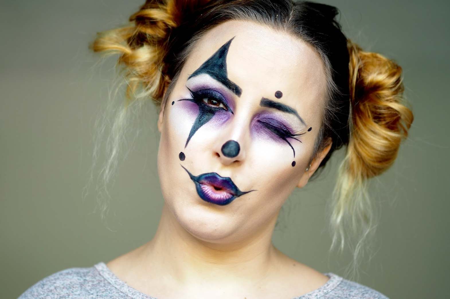 modern clown makeup with the help of Halloween hairstyles for women fast