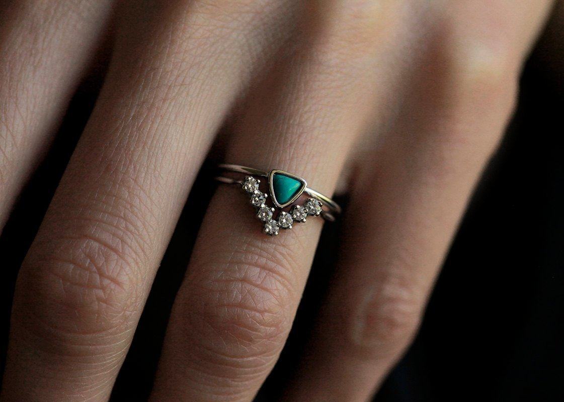 Boho Verlobungsring blauer Stein türkis Farbe kleine Diamanten