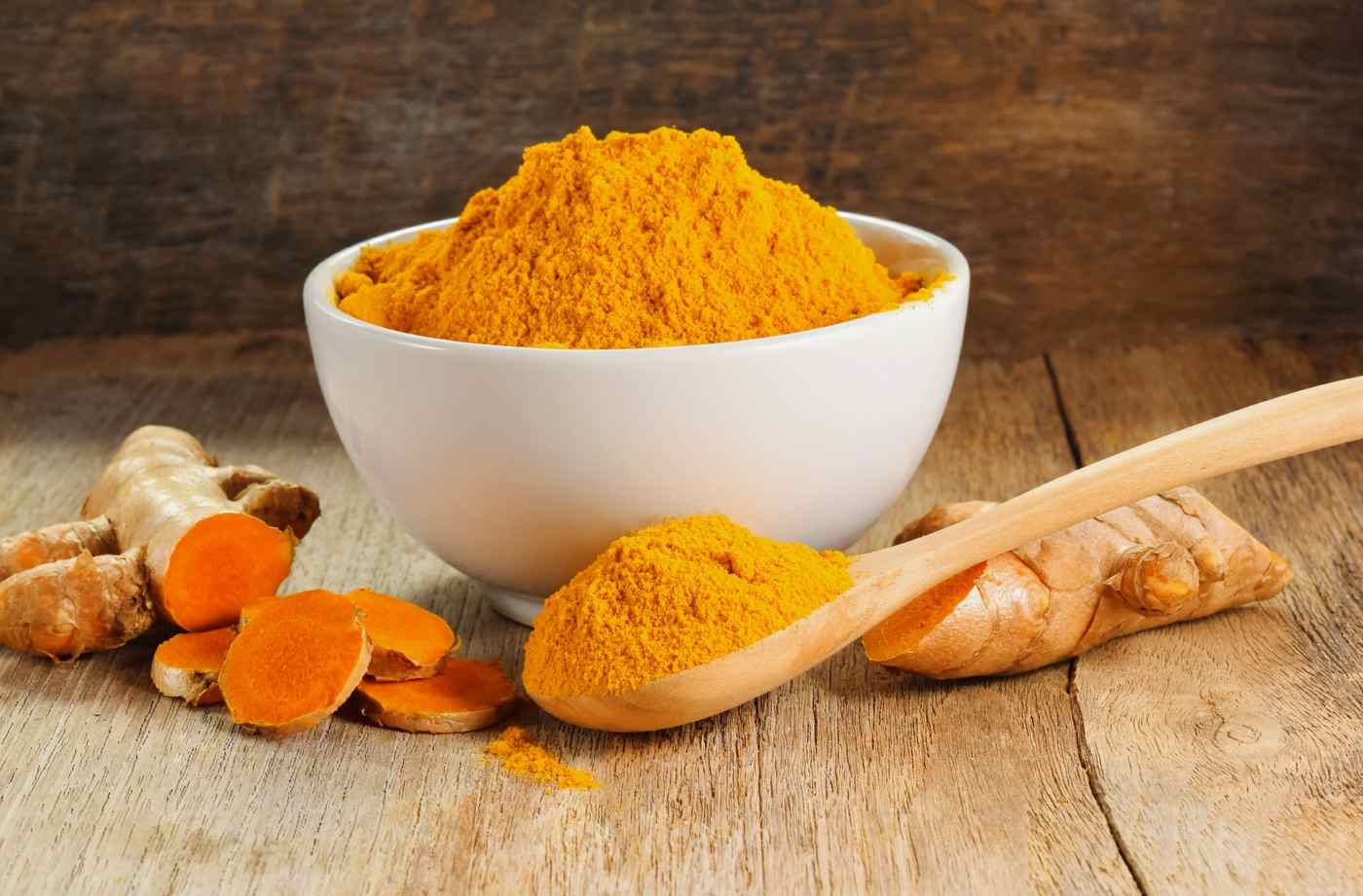 Cut the Superfood Turmeric into slices for lip herpes