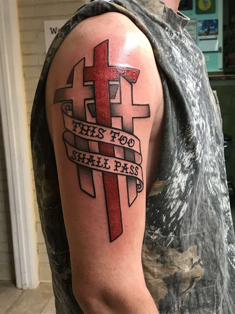Drei Kreuze Tattoo am Schulter Tattootrends 2019