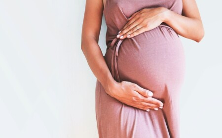 Entwicklung des Fötus und Embryos während der Schwangerschaft mit Einling