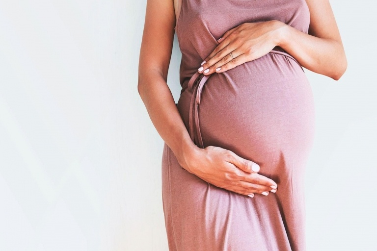 Entwicklung des Fötus und Embryos während der Schwangerschaft mit Einling