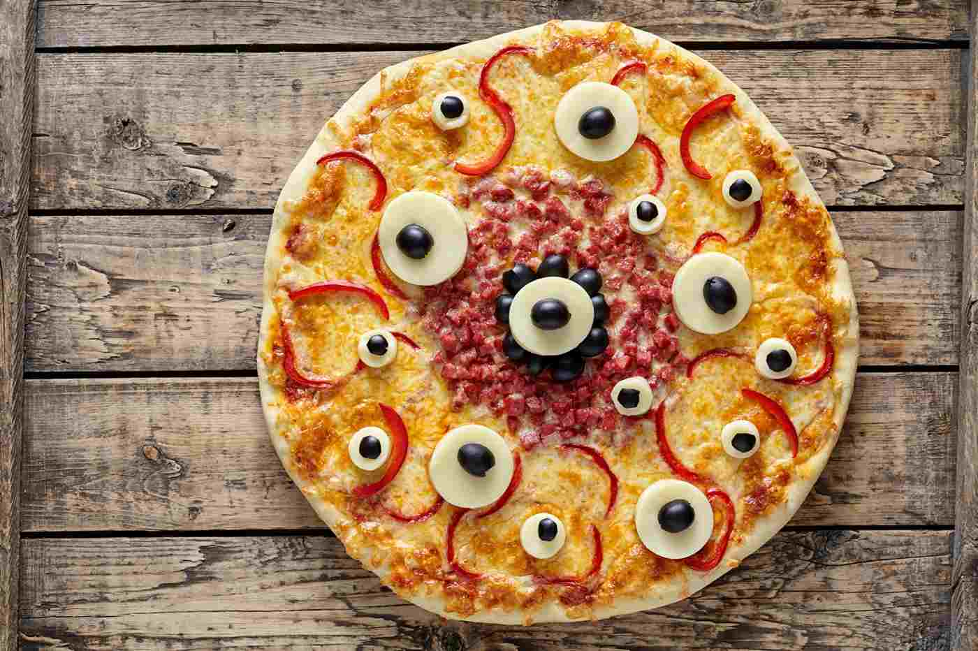 Halloween Pizza Backen Und Gruselig Belegen Rezepte Kreative Ideen