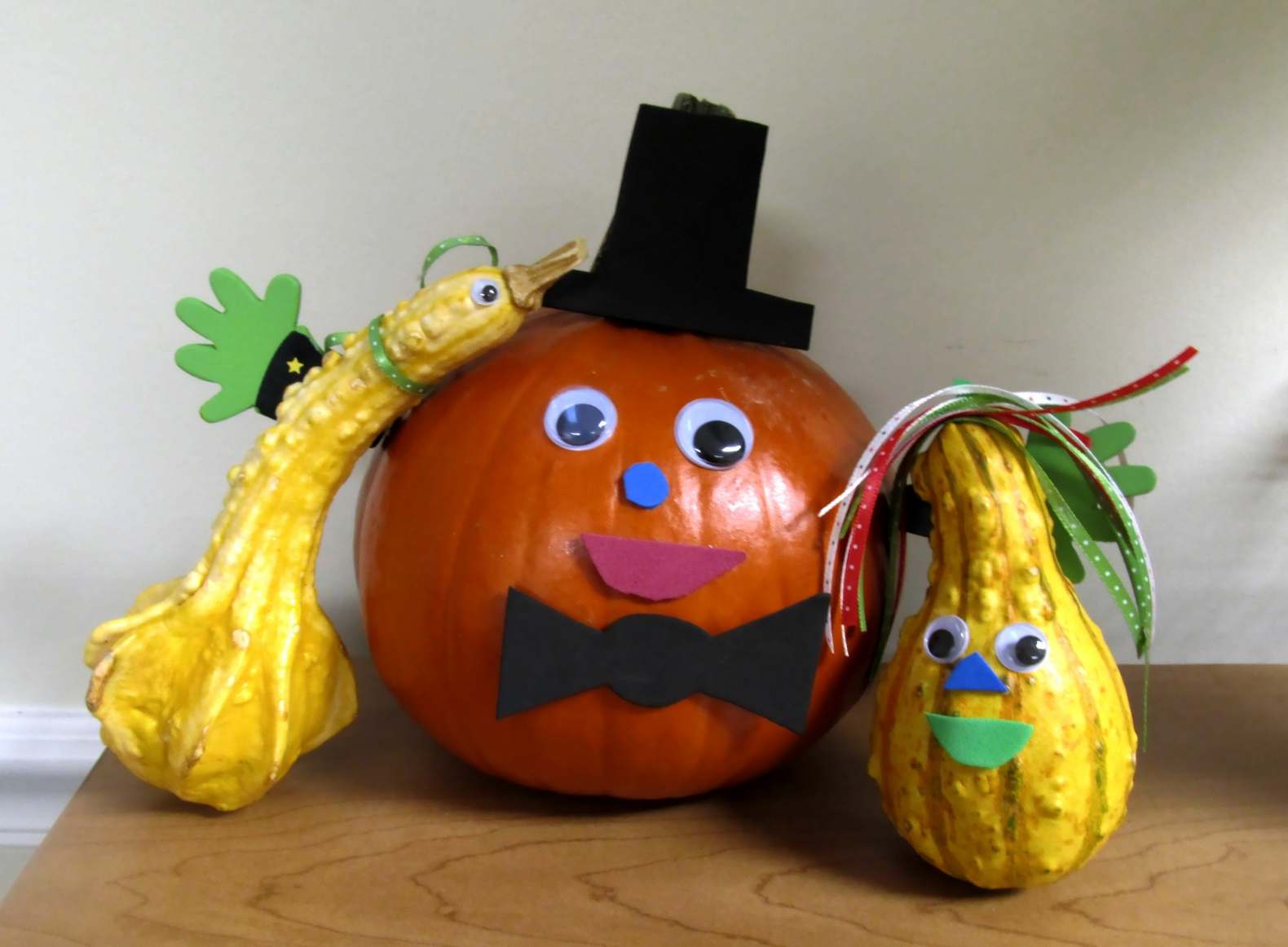 Halloween Decorate funny pumpkin decorating