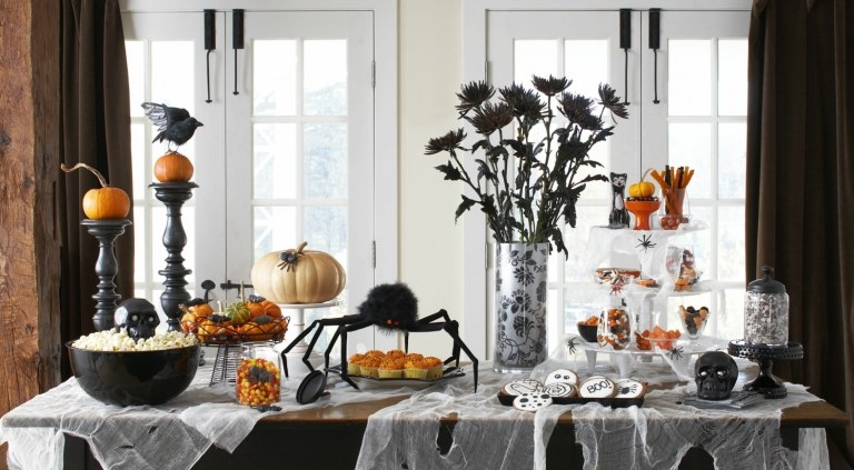 Halloween-Party organisieren Tischdeko Ideen gruselig mit Kürbis basteln