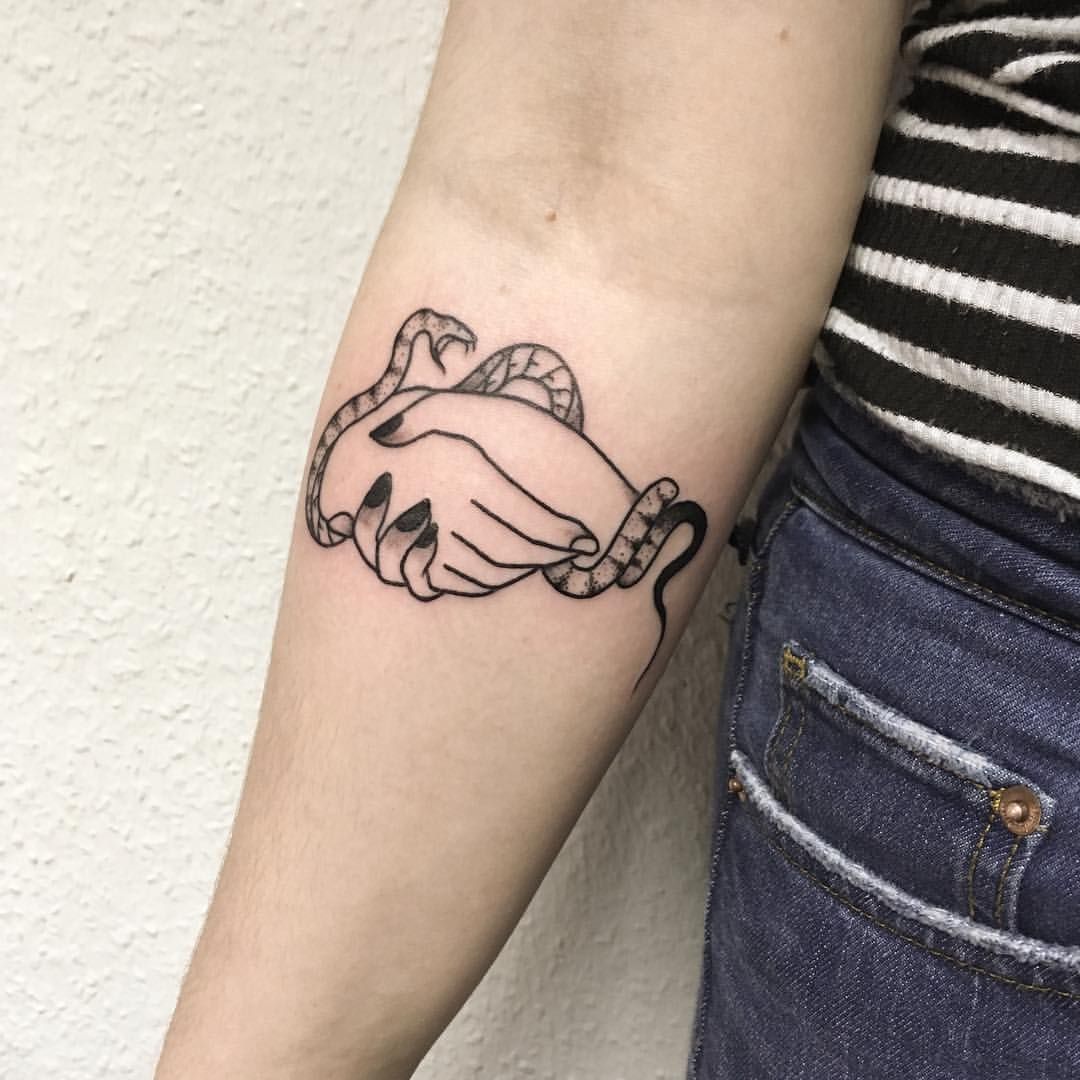 Hand Tattoo Bedeutungen Tattoomotive Unterarm für Frauen