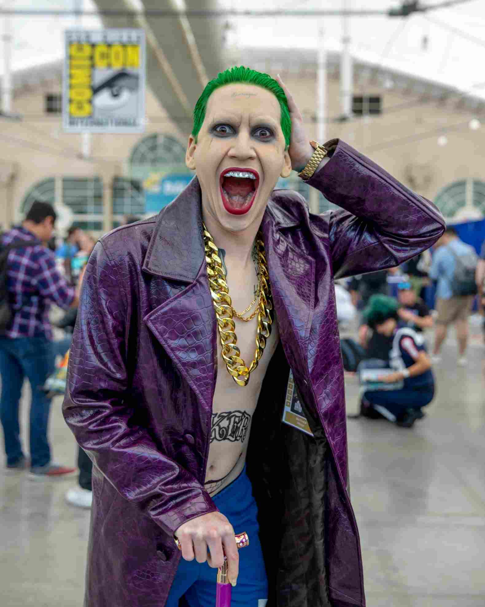 Joker costume for men's carnival makeup tips