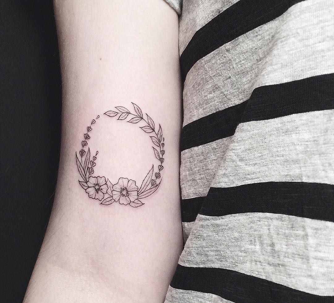 Kreis Tattoodesign Frauen Oberarm Tattooideen klein