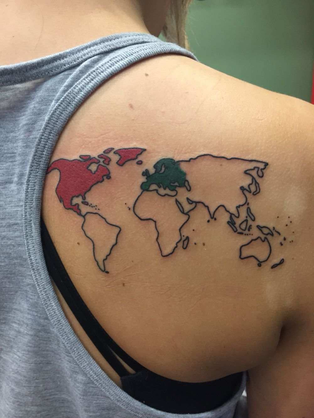 Landkarte Tattoo am Schulter Ideen für Frauen