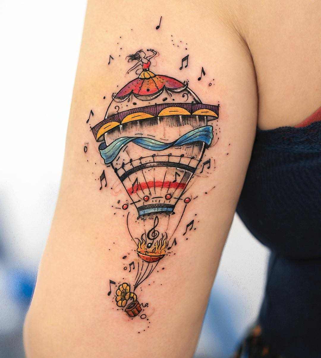 Luftballon Tattoodesign Schulter Tattooideen für Frauen klein