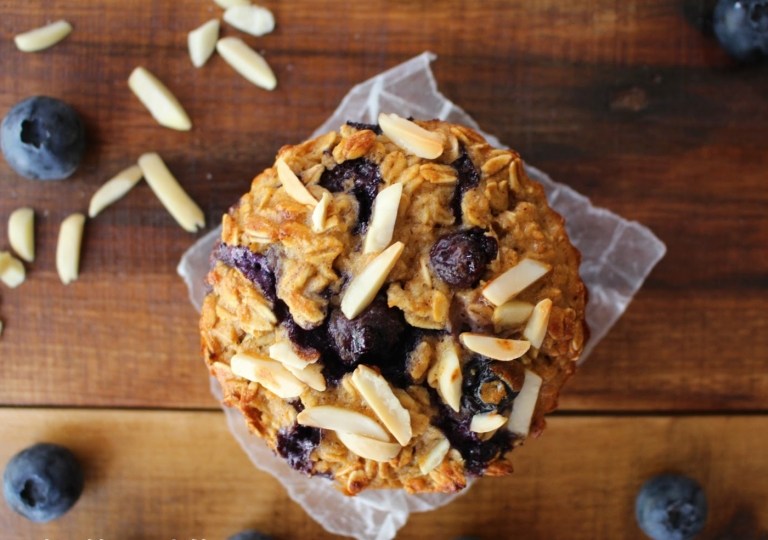 Meal Prep Ideen Essen zum Mitnehmen Frühstück gesunde Muffins mit Blaubeeren und Mandeln