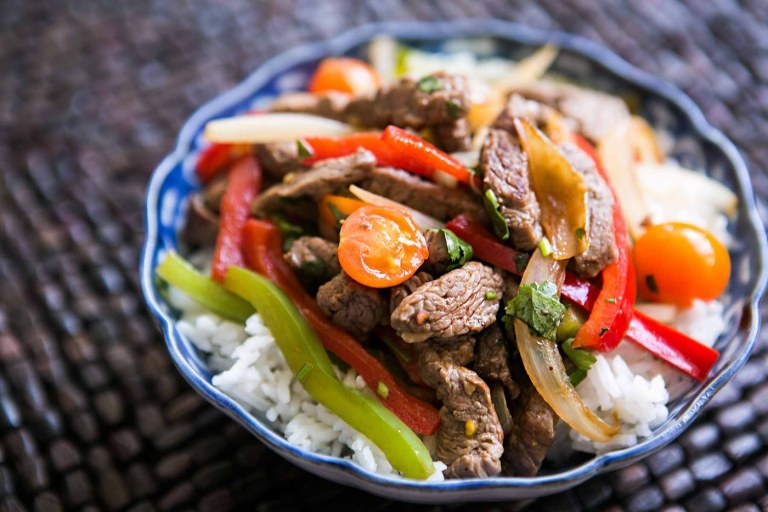 Meal Prep Ideen Essen zum Mitnehmen ins Büro Mittagessen vorkochen Stir-Fry mit Rindfleisch und Reis