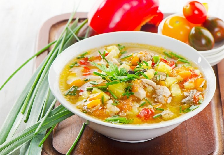 Rezept für Suppe aus Gemüse und Hühnerfleisch für Erwachsene und Kinder