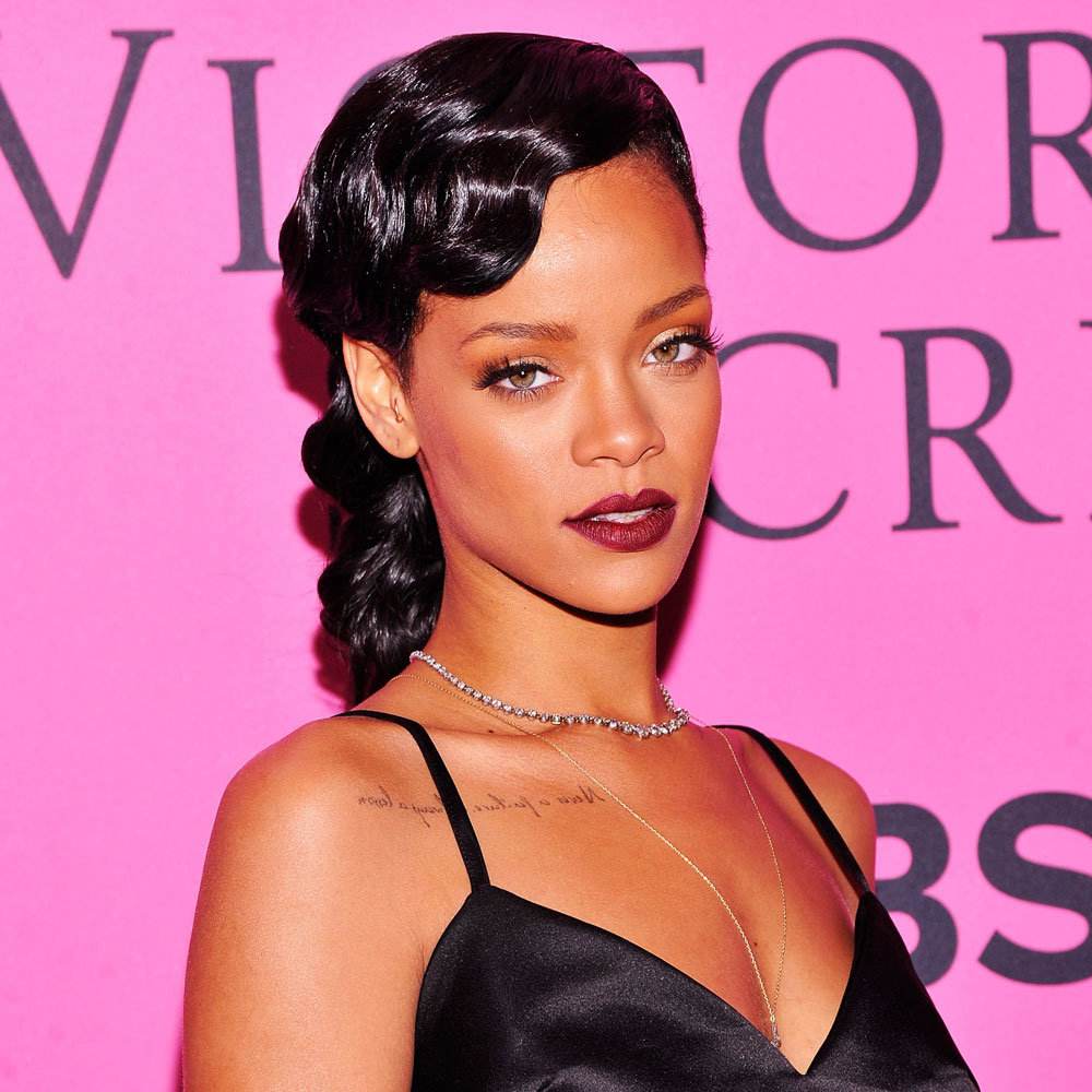 Rihanna Frisuren Wasserwelle legen Anleitung