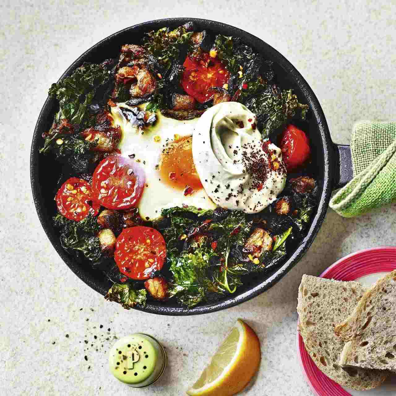Salat mit Ofentomaten und Eiern Low Carb Gerichte