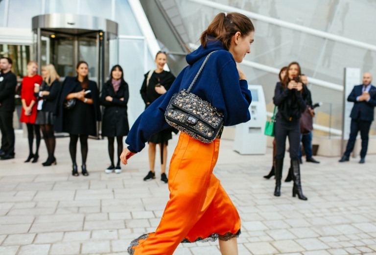 Satinrock wie tragen Herbst Modetrends Frauen