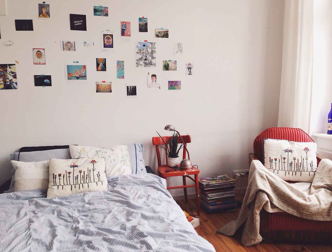 Schlafzimmer dekorieren Wanddeko mit Fotos