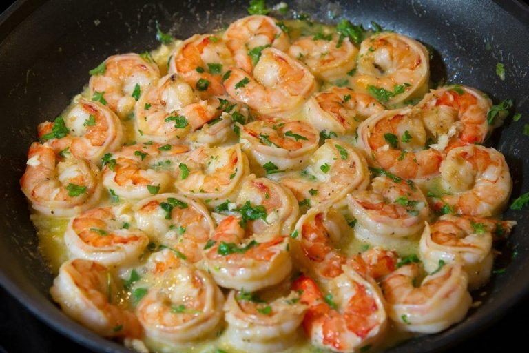 Shrimps in leckerer Weinsoße ganz einfach kochen
