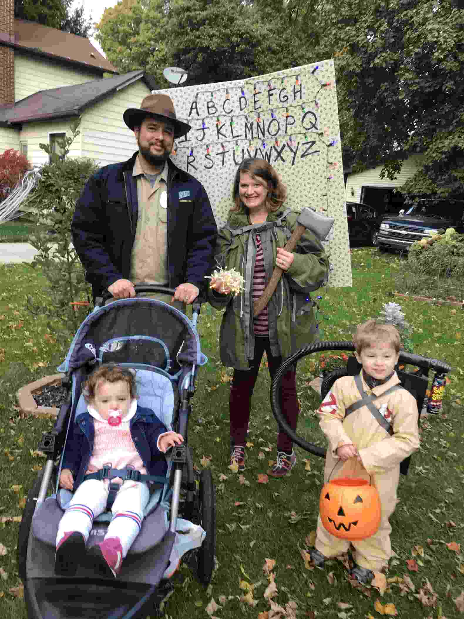 Stranger Things Family Costume Halloween Trends Pinterest
