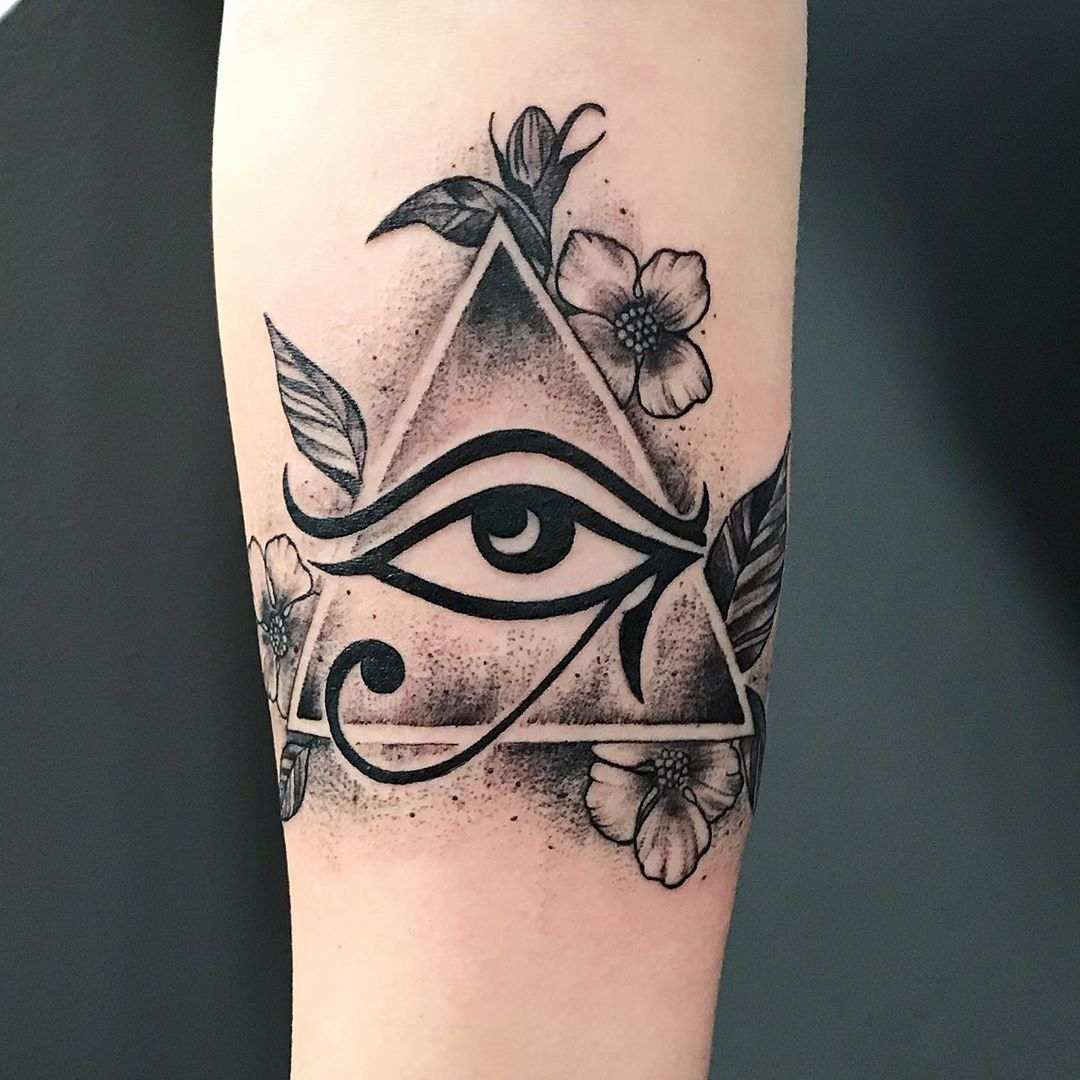 Tattoo Auge Dreieck Tattoosymbole und ihre Bedeutungen