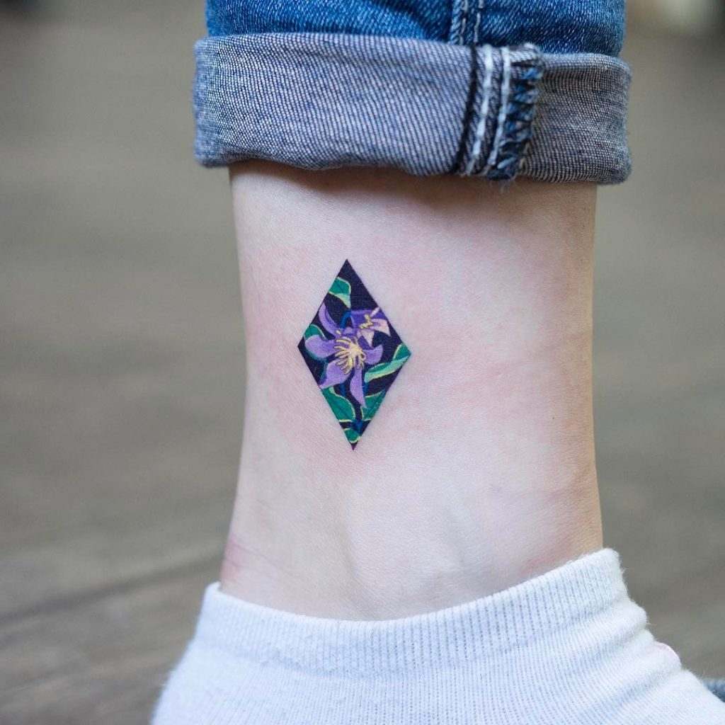 Tattoos mit Bedeutung Fußknöchel Tattooideen für Frauen klein