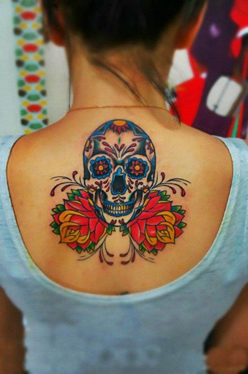 Totenkopf mit Rose Bedeutungen Rücken-Tattoo Ideen für Frauen
