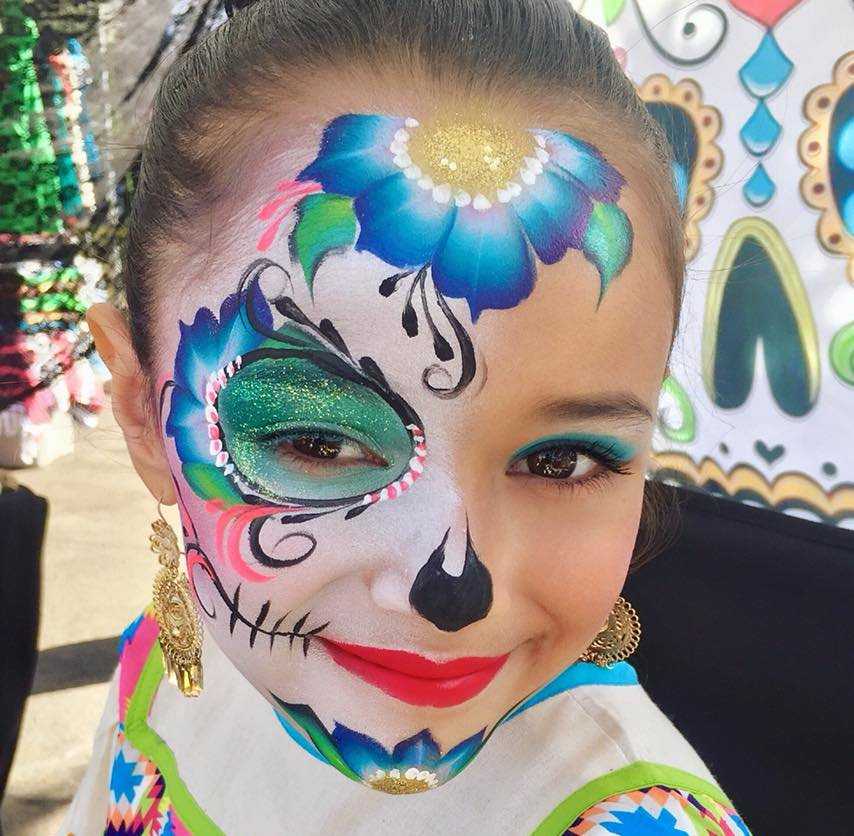 Kinderschminke für Halloween Ideen für Mädchen Fee und Totenkopf Karnevalschminke