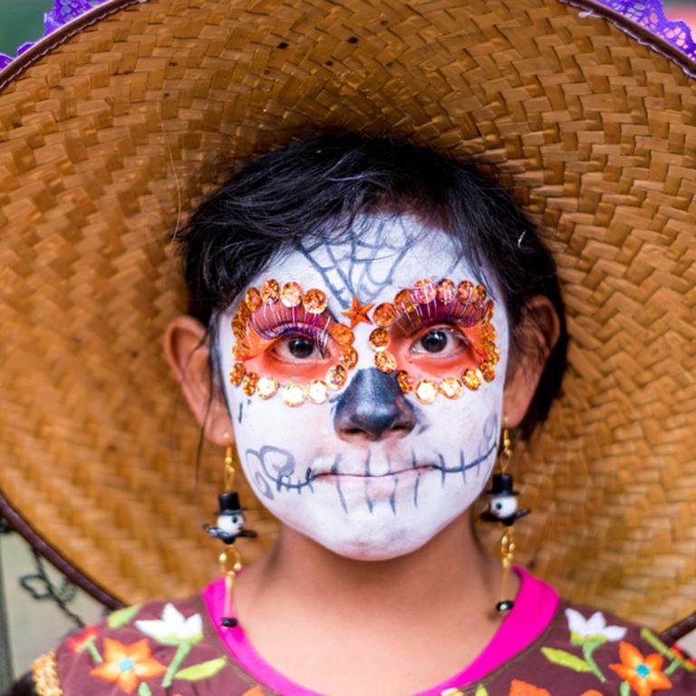 Sugar Skull Halloween Make-up für Mädchen Ideen und einfache Anleitung