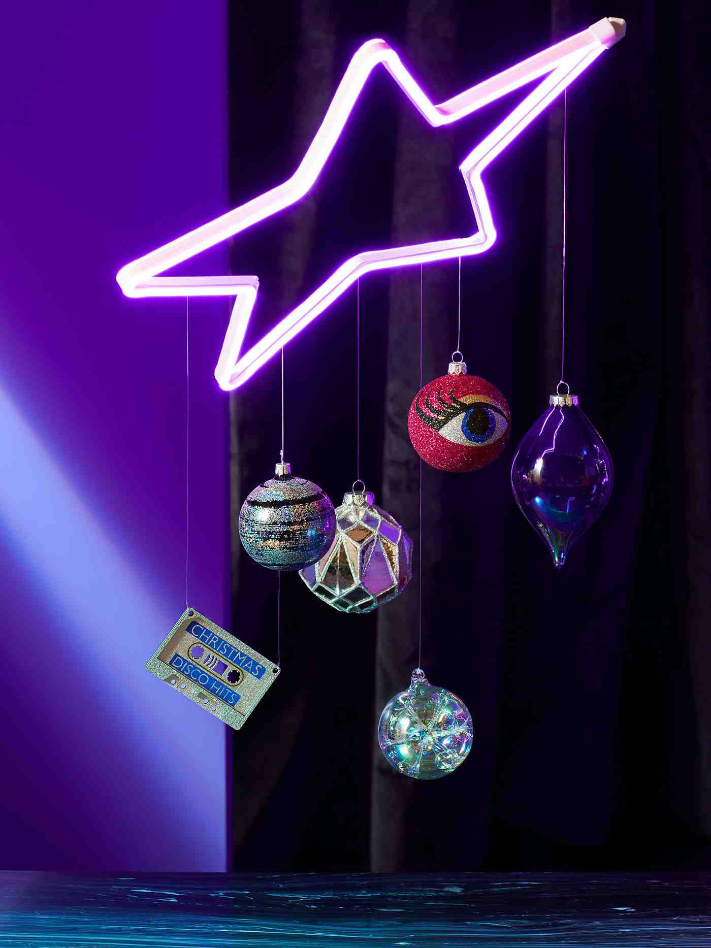 Trendfarben Weihnachten 2019 Violett Pink und Blau kombinieren LED Weihnachtsstern